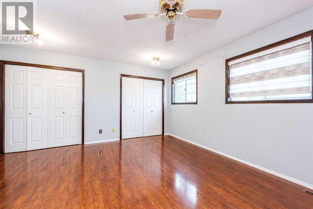 Single Family House 4 Level for Sale in  Riverglen Place SE Riverbend Calgary 