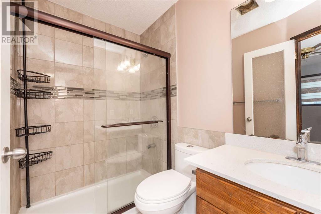 Single Family House 4 Level for Sale in  Riverglen Place SE Riverbend Calgary 