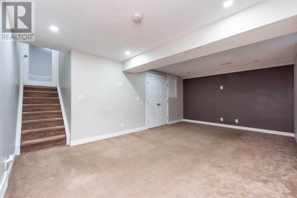 Single Family House 4 Level for Sale in  Riverglen Place SE Riverbend Calgary 