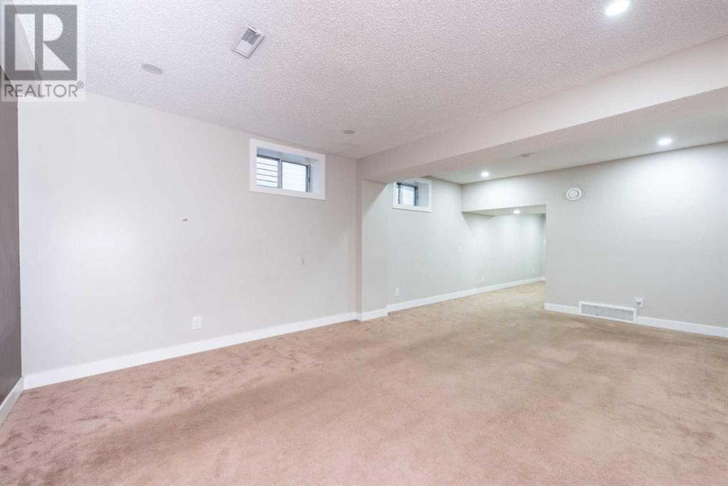 Single Family House 4 Level for Sale in  Riverglen Place SE Riverbend Calgary 
