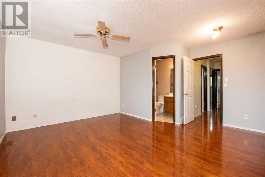 Single Family House 4 Level for Sale in  Riverglen Place SE Riverbend Calgary 