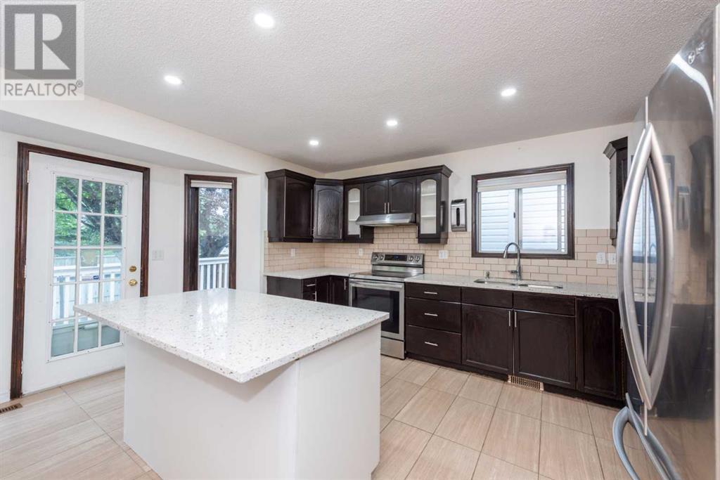 Single Family House 4 Level for Sale in  Riverglen Place SE Riverbend Calgary 