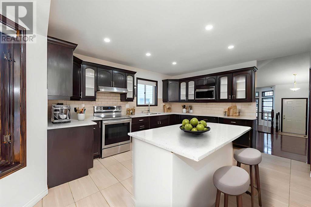Single Family House 4 Level for Sale in  Riverglen Place SE Riverbend Calgary 
