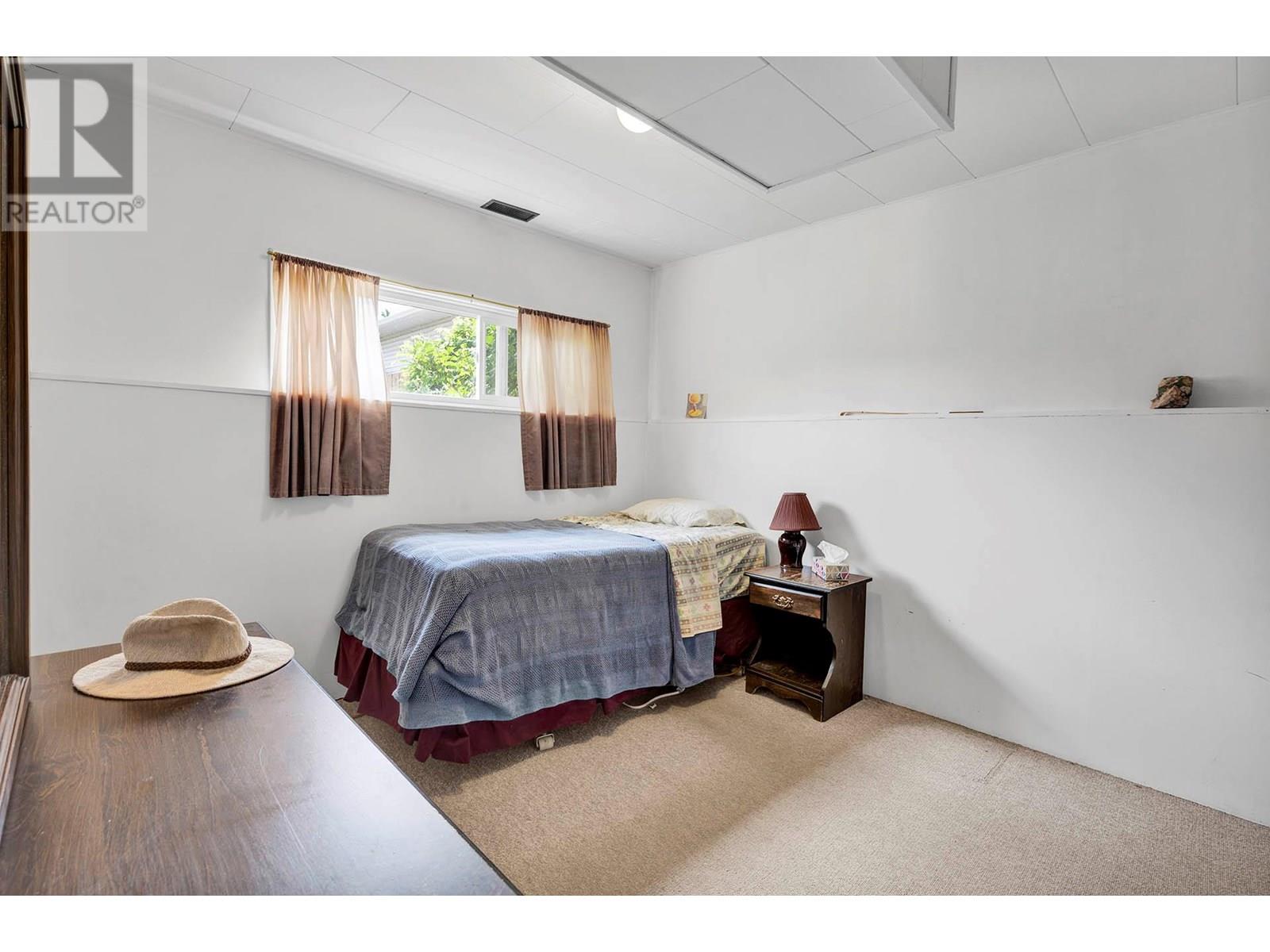 Photo 3 of 2311 Glenview Avenue, Kamloops BC