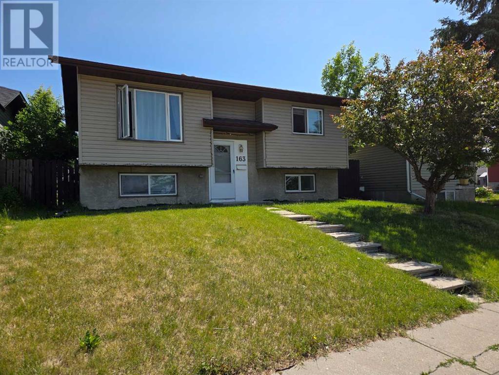Single Family House Bi-level for Sale in  Castleridge Close NE Castleridge Calgary 