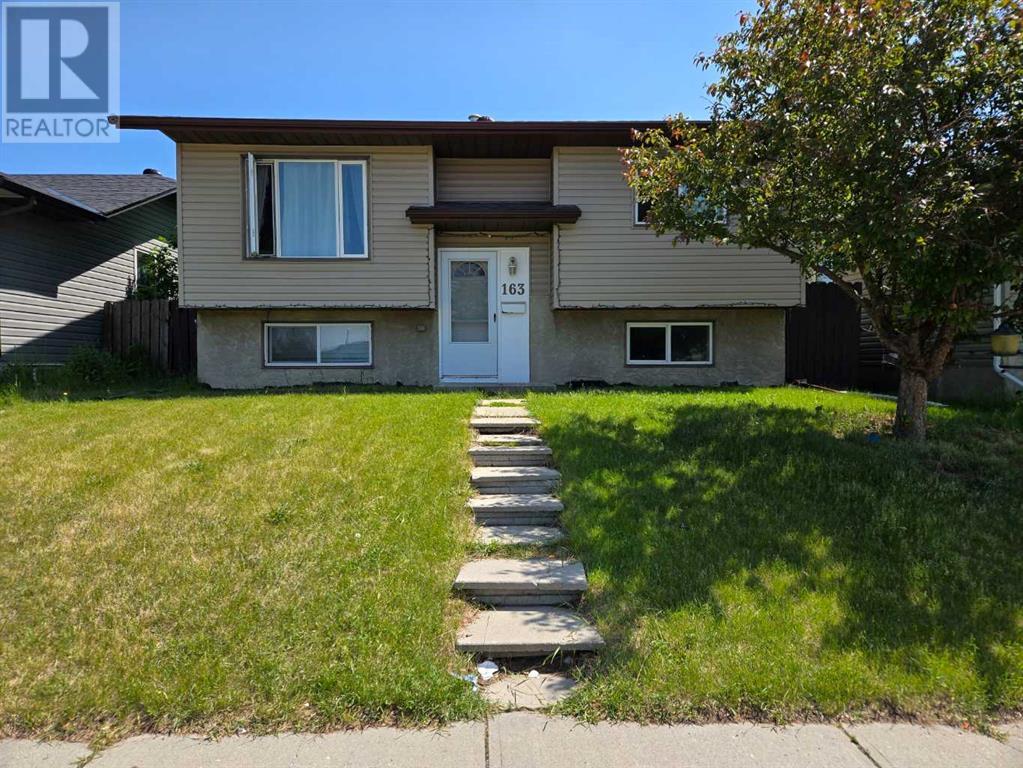 Single Family House Bi-level for Sale in  Castleridge Close NE Castleridge Calgary 