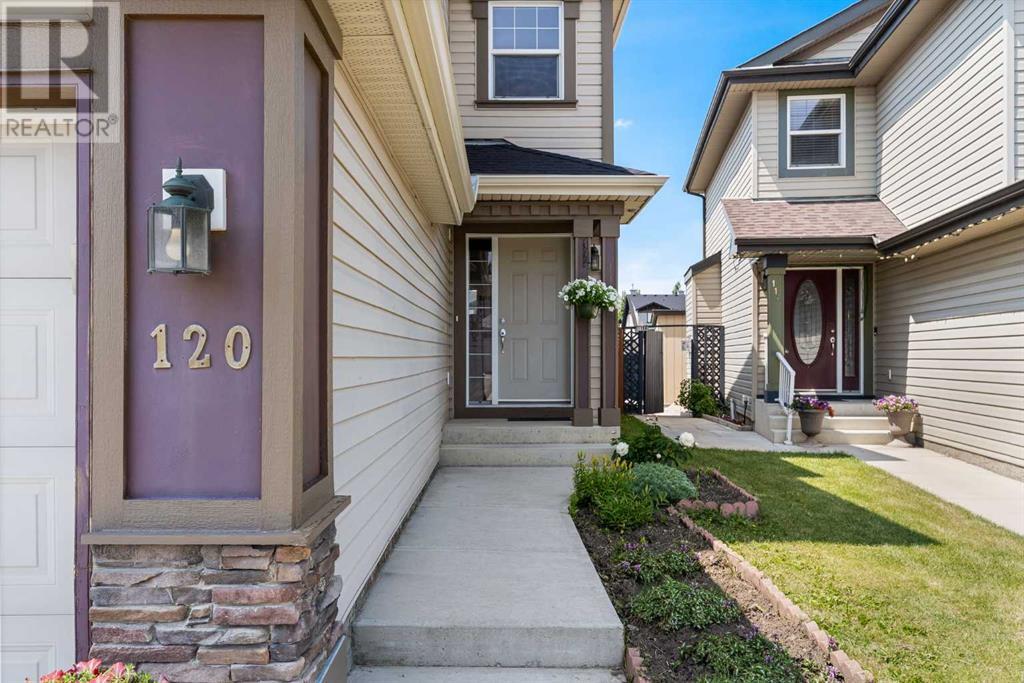 Single Family House for Sale in  Covehaven Terrace NE Coventry Hills Calgary 