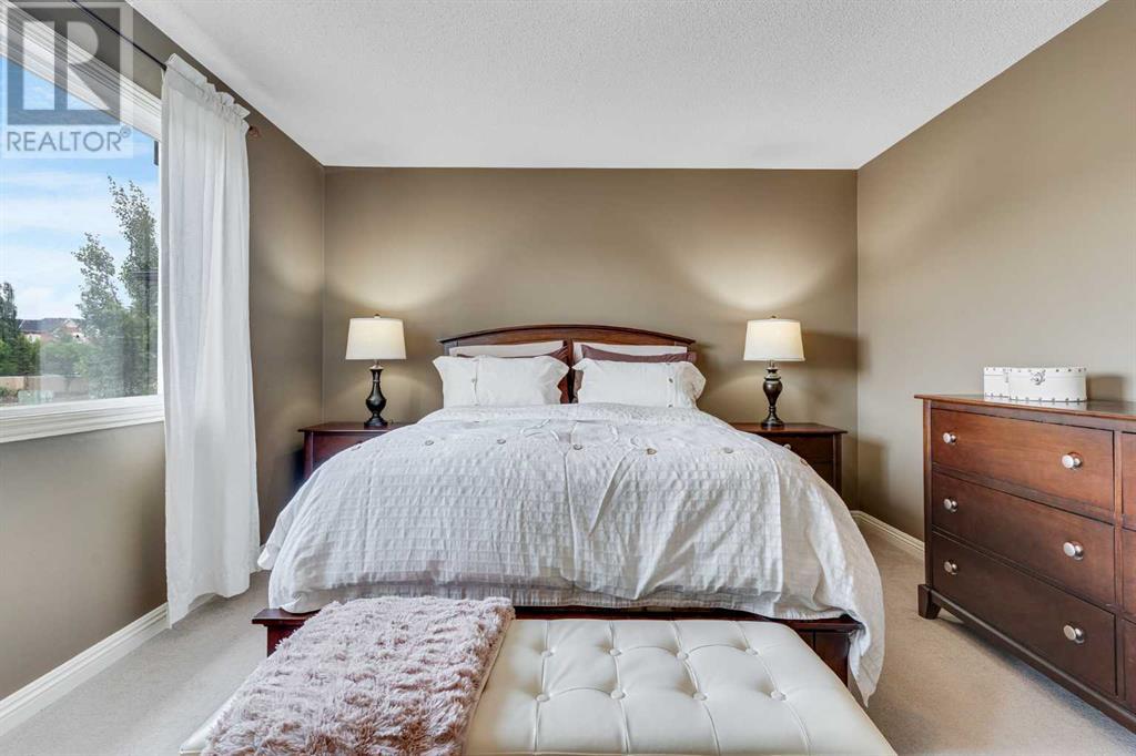 Single Family House for Sale in  Covehaven Terrace NE Coventry Hills Calgary 