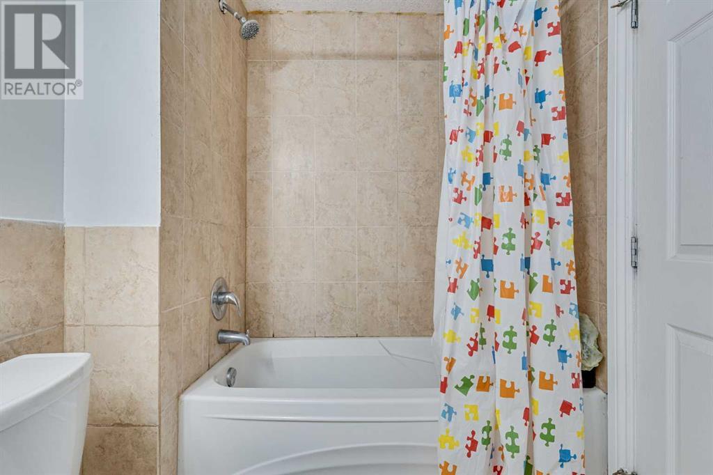 Single Family House for Sale in  Covehaven Terrace NE Coventry Hills Calgary 