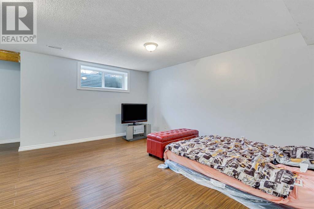 Single Family House for Sale in  Covehaven Terrace NE Coventry Hills Calgary 