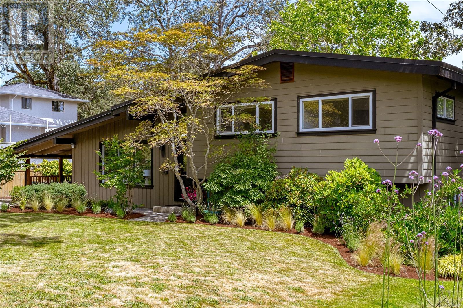 Photo 45 of 3515 Cardiff Pl, Oak Bay BC