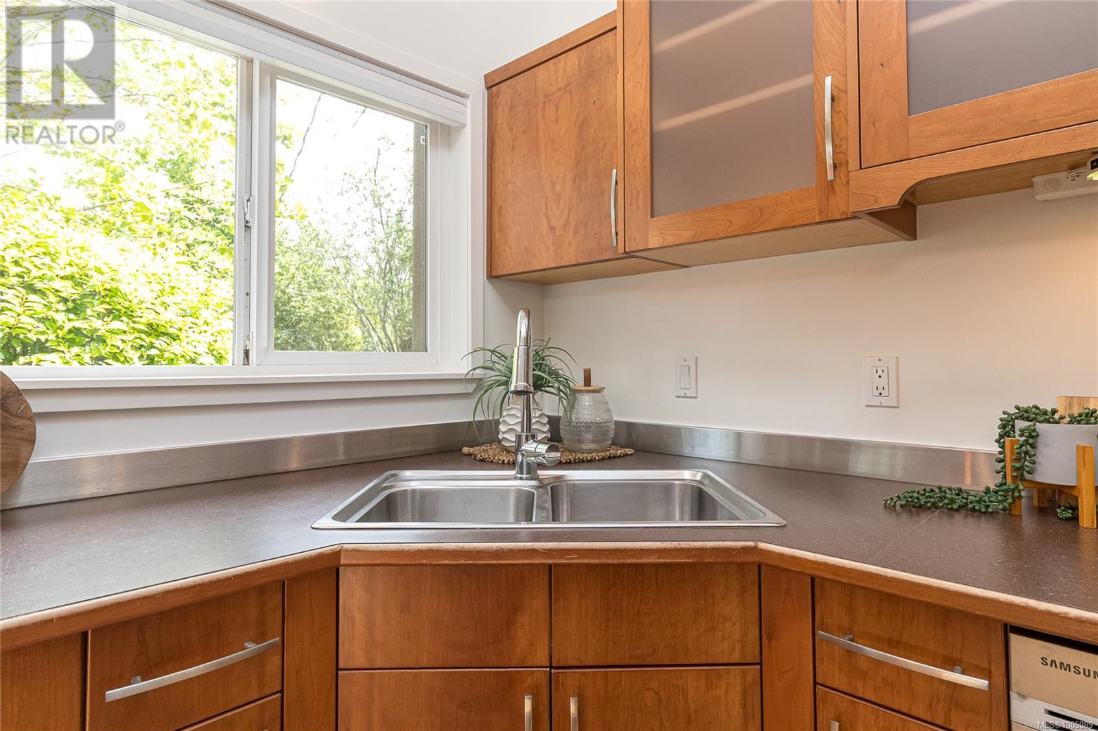 Photo 38 of 3515 Cardiff Pl, Oak Bay BC
