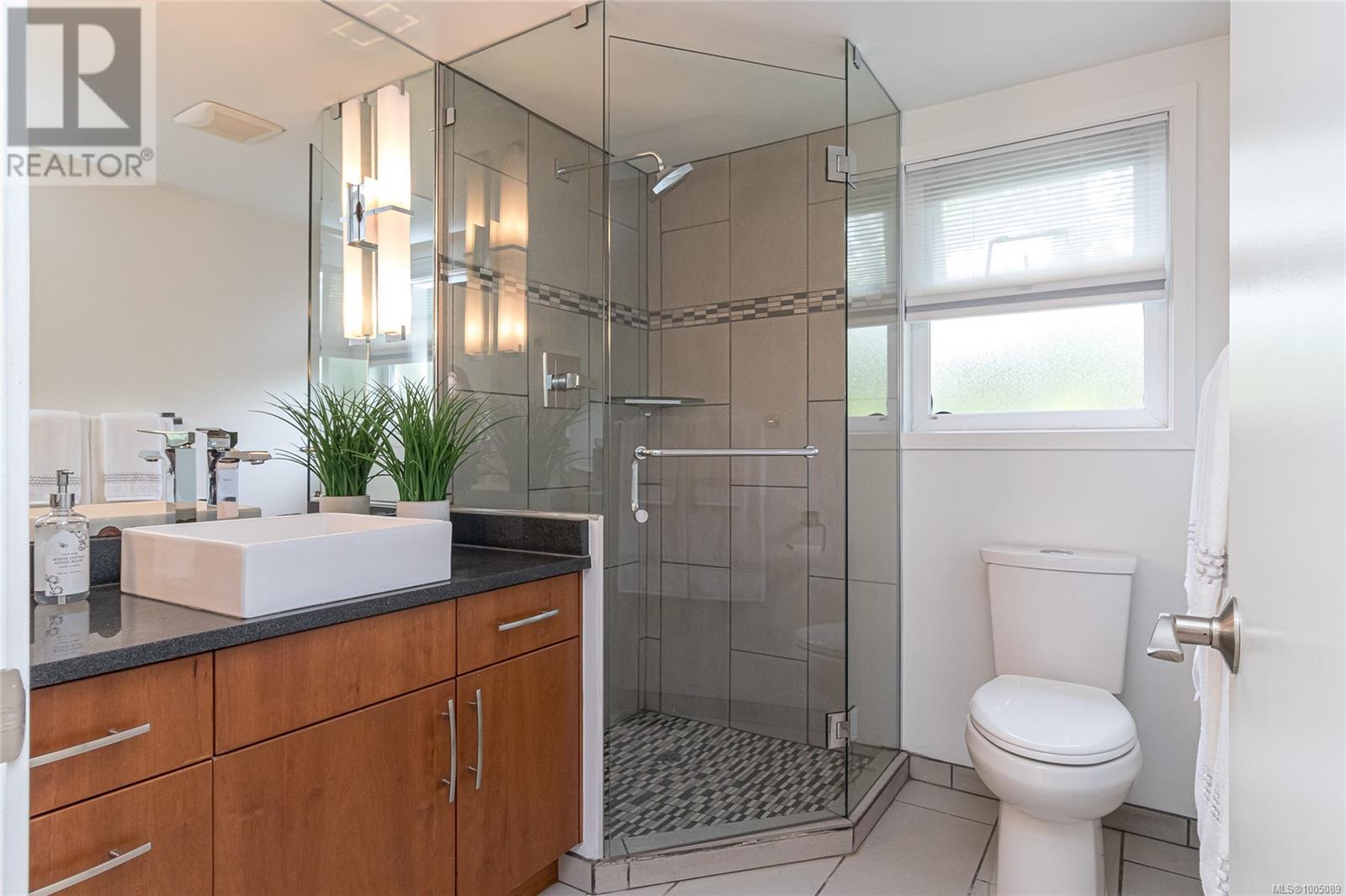 Photo 55 of 3515 Cardiff Pl, Oak Bay BC