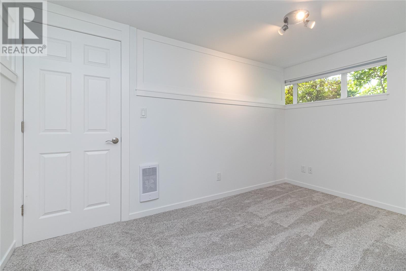Photo 13 of 3515 Cardiff Pl, Oak Bay BC