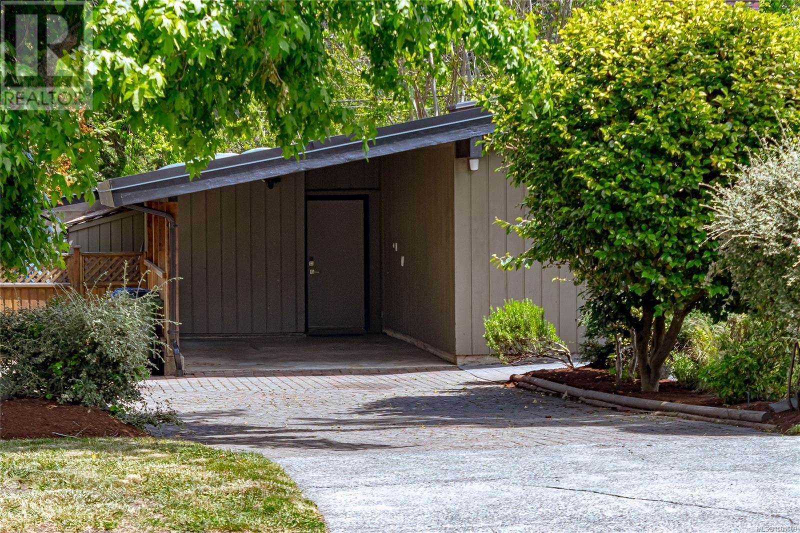 Photo 1 of 3515 Cardiff Pl, Oak Bay BC