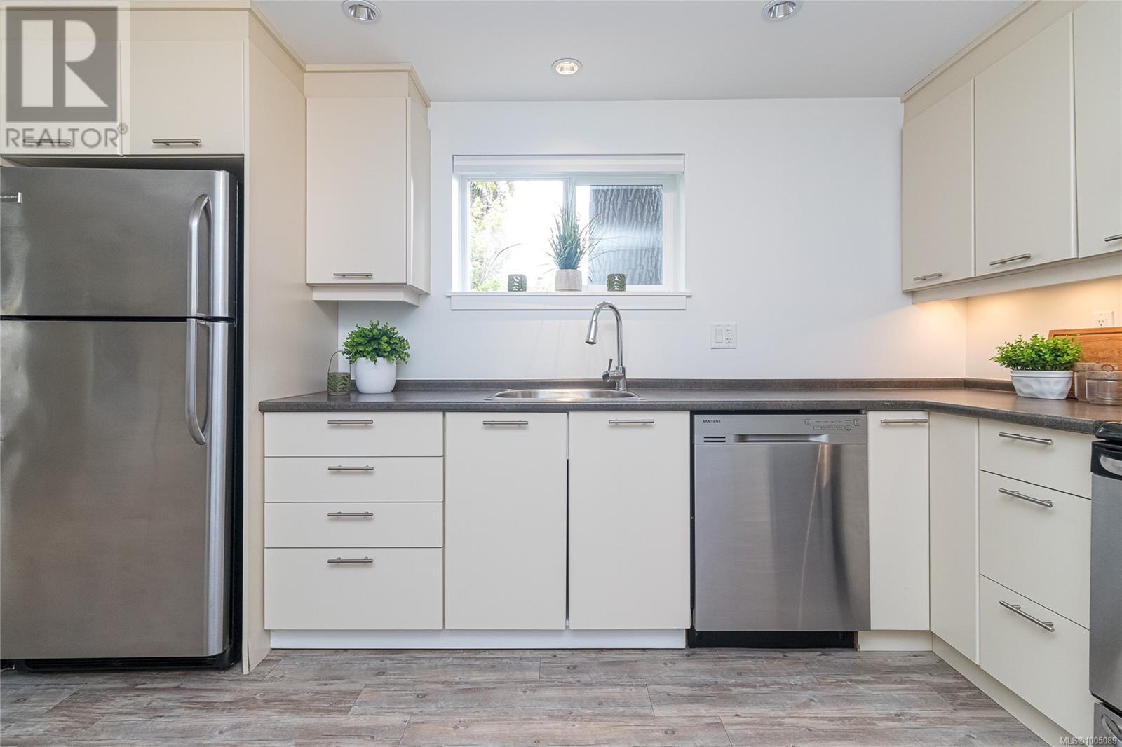 Photo 23 of 3515 Cardiff Pl, Oak Bay BC