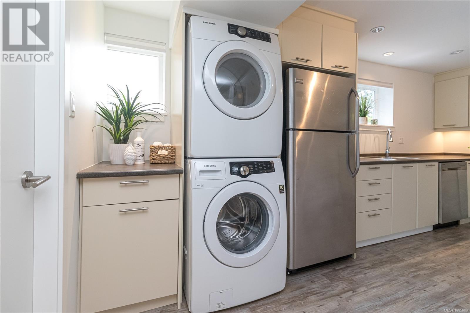 Photo 14 of 3515 Cardiff Pl, Oak Bay BC