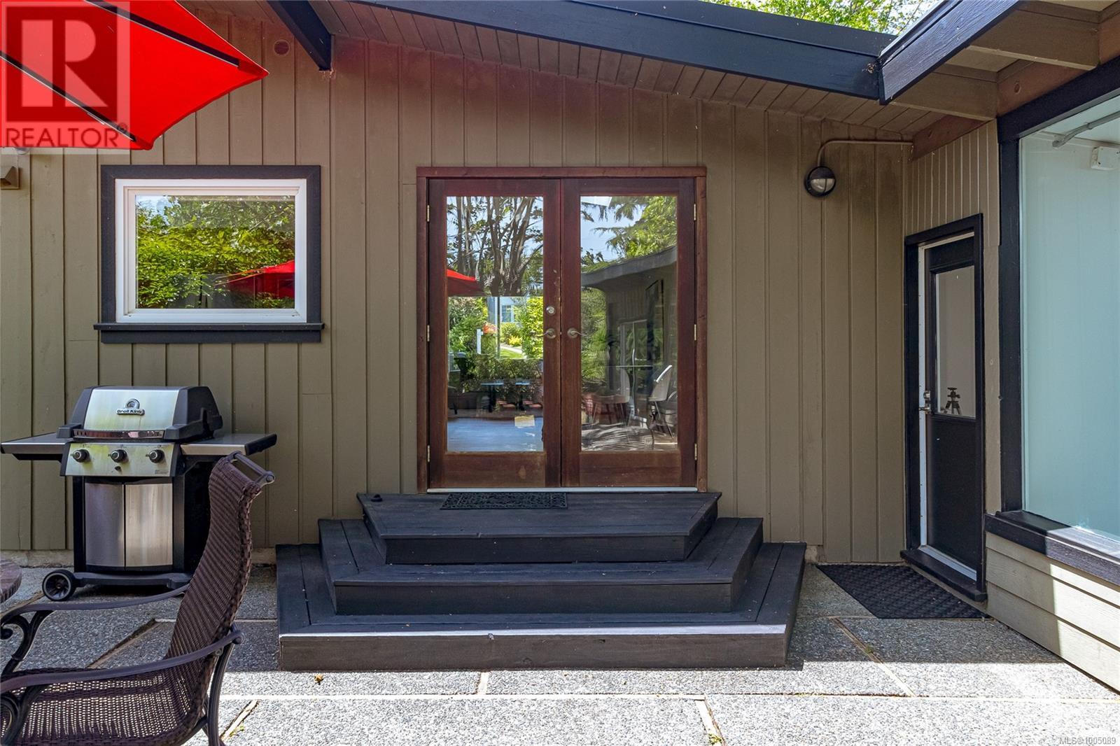 Photo 28 of 3515 Cardiff Pl, Oak Bay BC