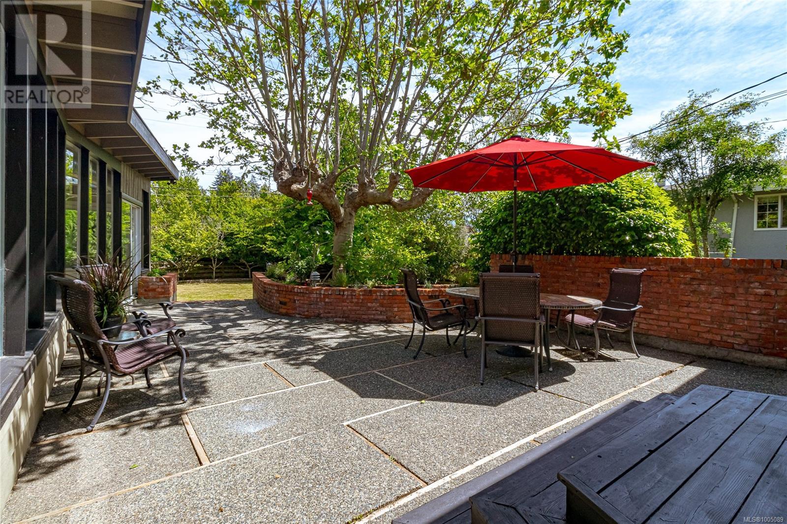 Photo 18 of 3515 Cardiff Pl, Oak Bay BC