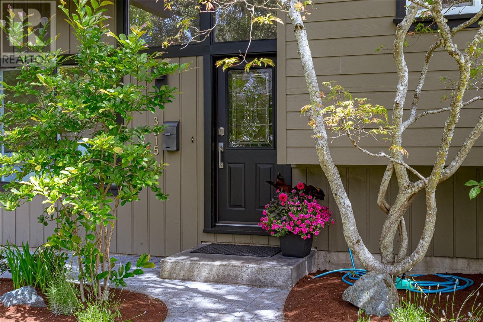Photo 54 of 3515 Cardiff Pl, Oak Bay BC