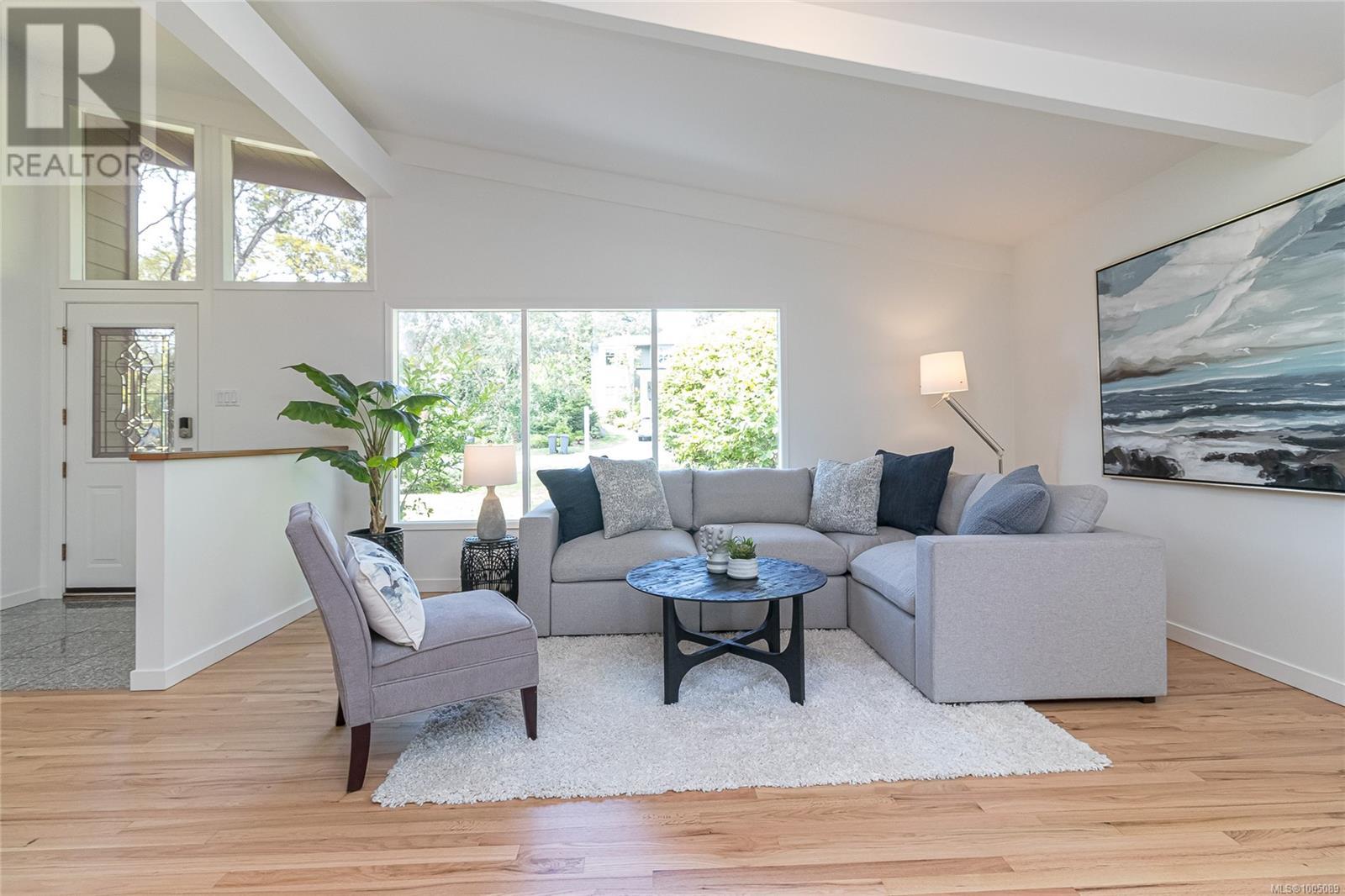 Photo 10 of 3515 Cardiff Pl, Oak Bay BC
