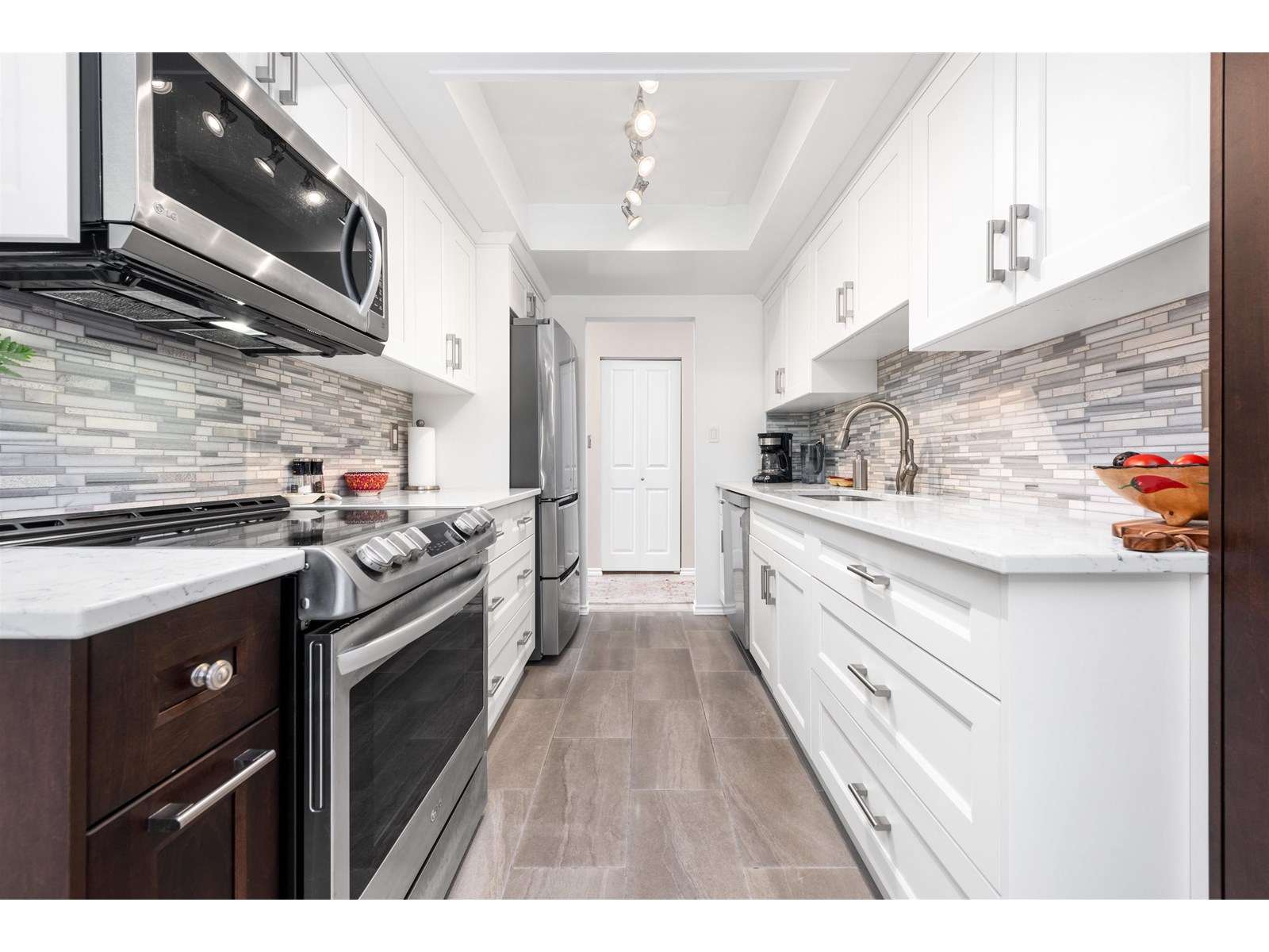 Photo 6 of 305 15010 Roper Avenue, White Rock BC