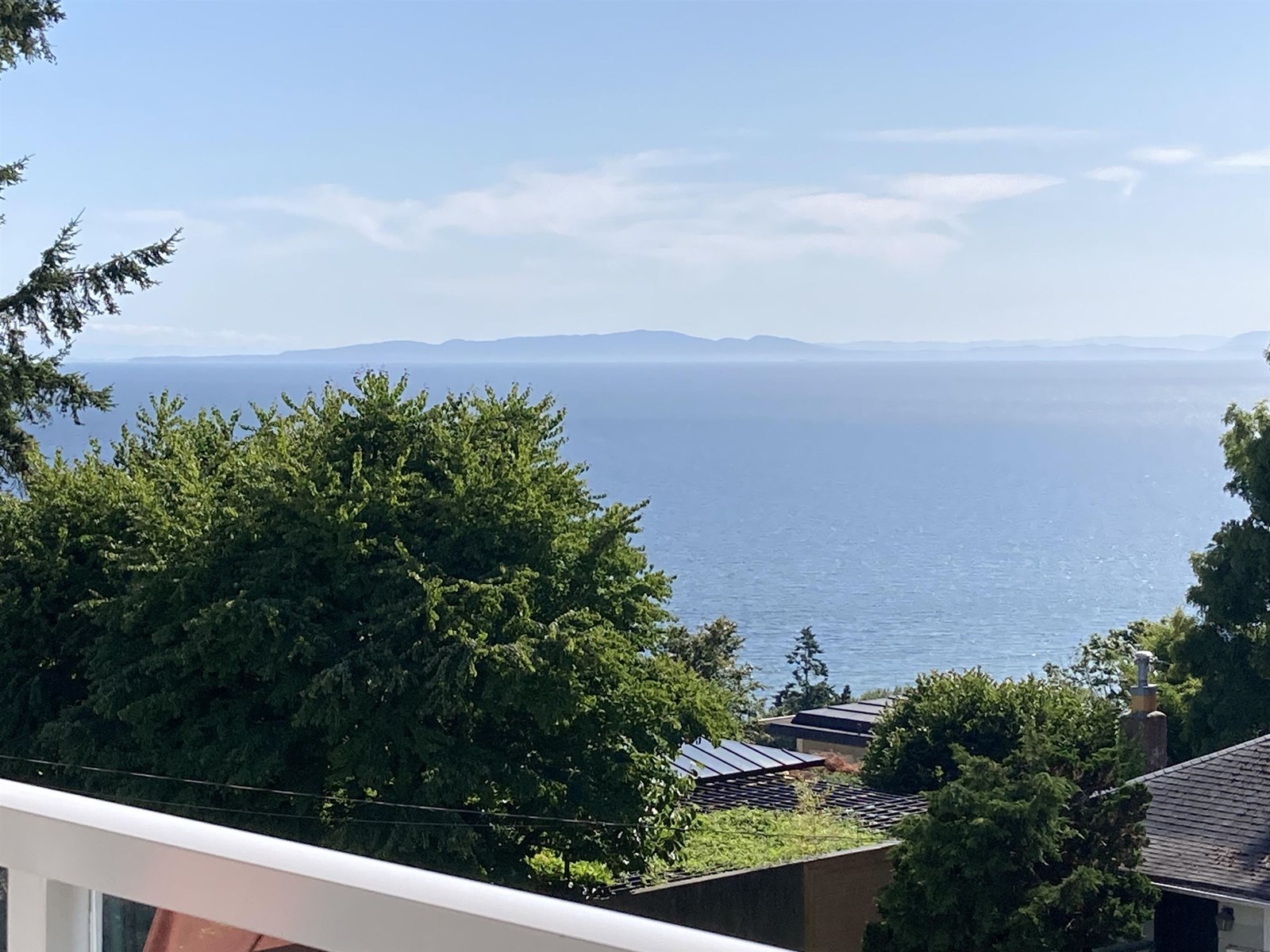 Photo 1 of 305 15010 Roper Avenue, White Rock BC