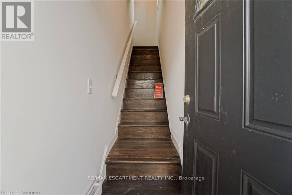 Photo 3 of 1164 Cannon Street E, Hamilton ON