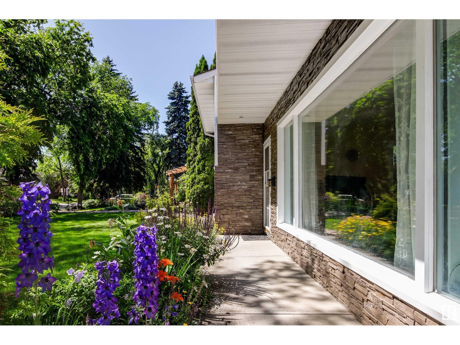 Photo 3 of 11406 73 Av Nw, Edmonton AB