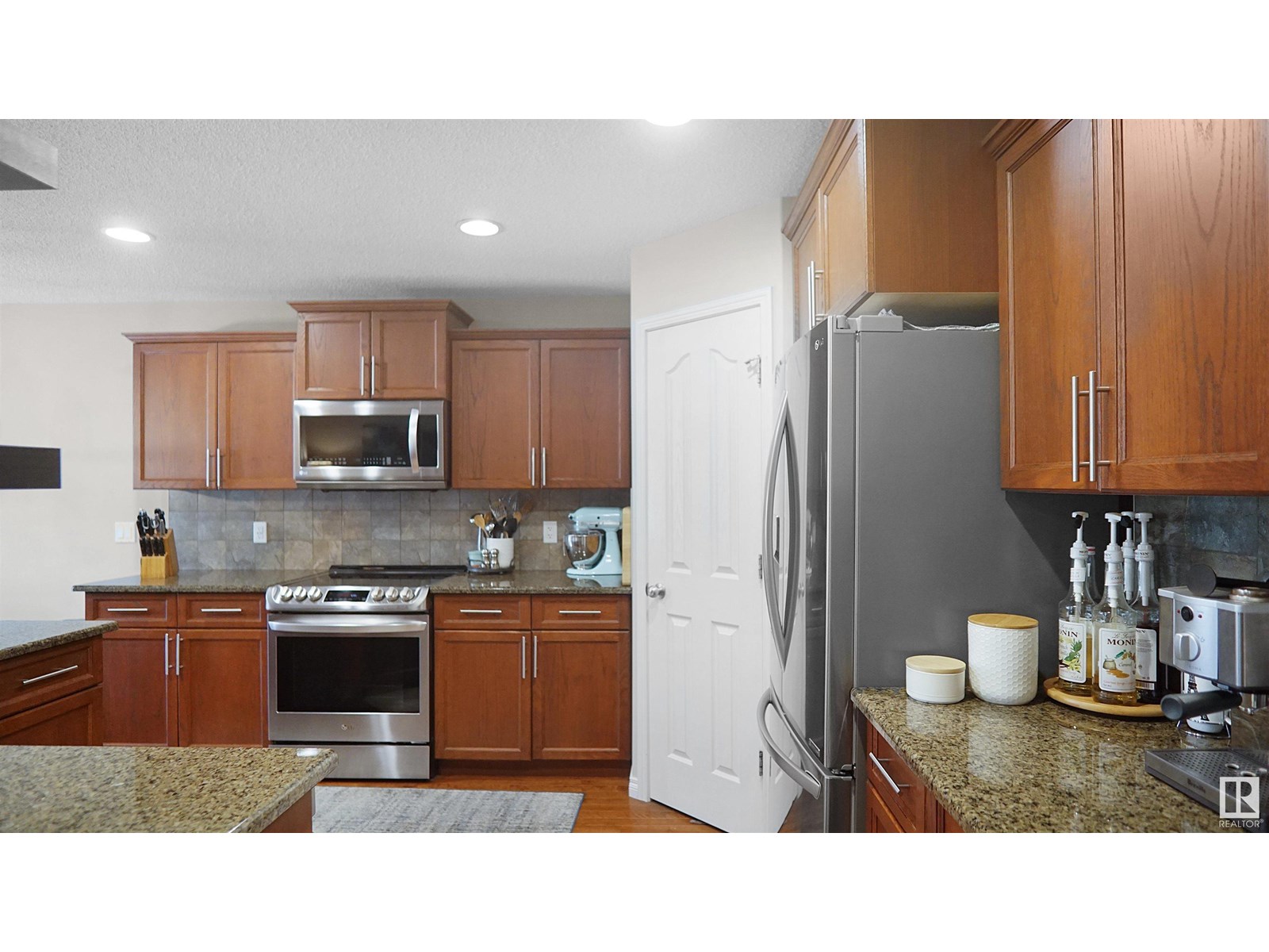 Photo 3 of 20845 92 A Av Nw, Edmonton AB