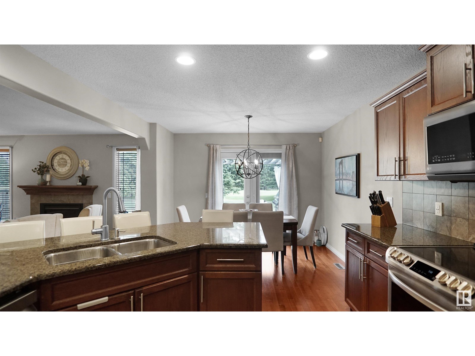 Photo 13 of 20845 92 A Av Nw, Edmonton AB