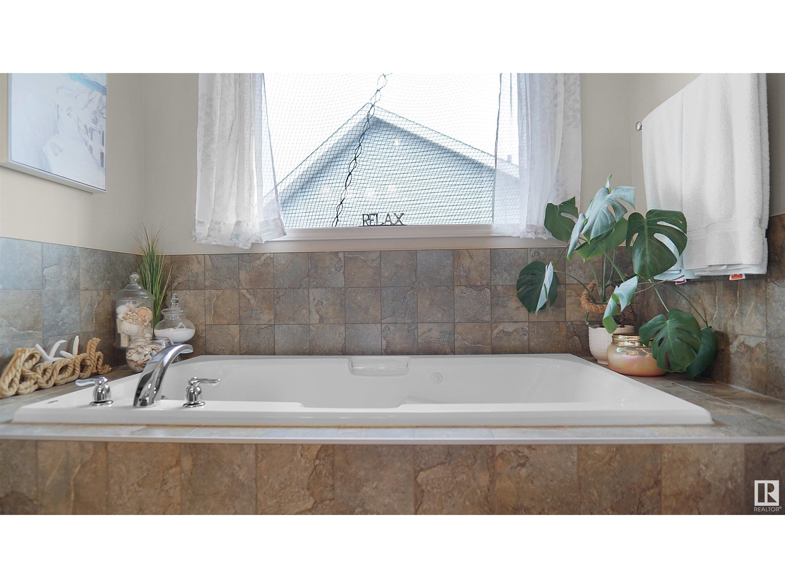 Photo 5 of 20845 92 A Av Nw, Edmonton AB