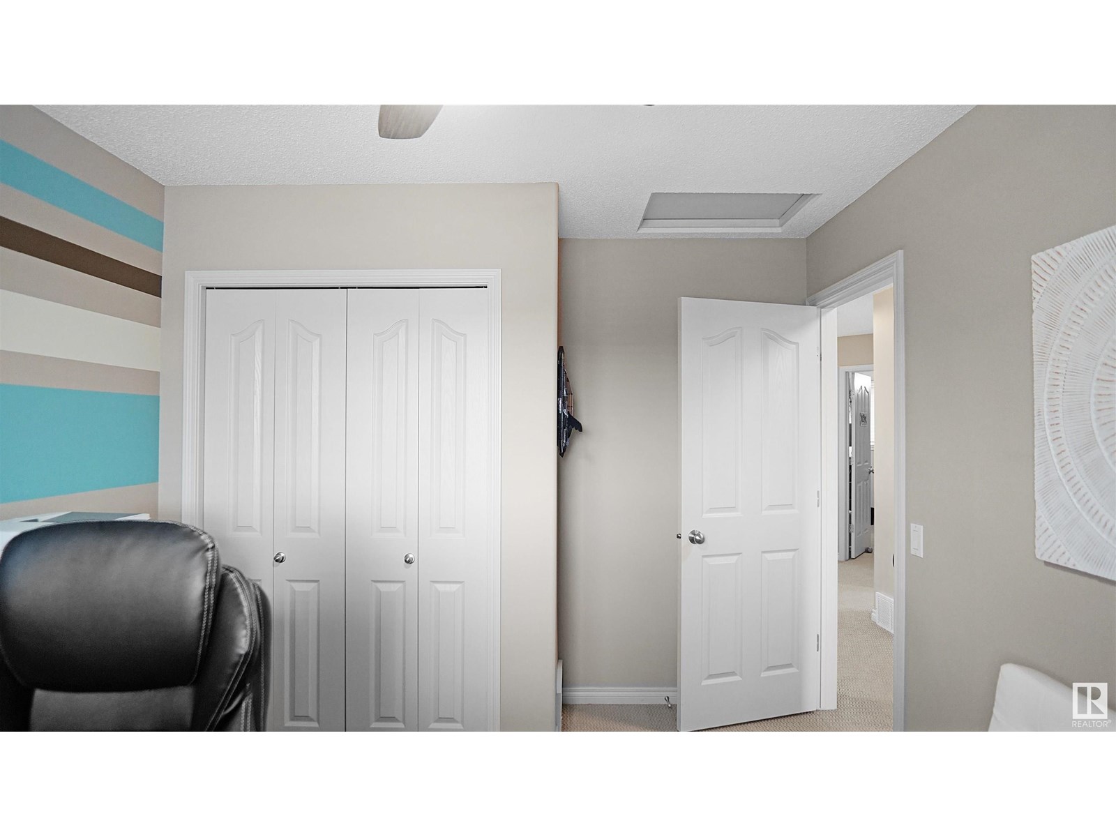 Photo 9 of 20845 92 A Av Nw, Edmonton AB