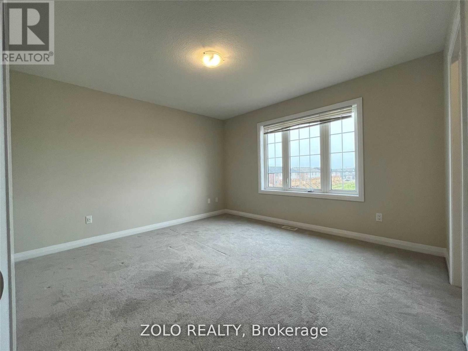 Photo 4 of 106 Monarch Woods Drive, Kitchener ON
