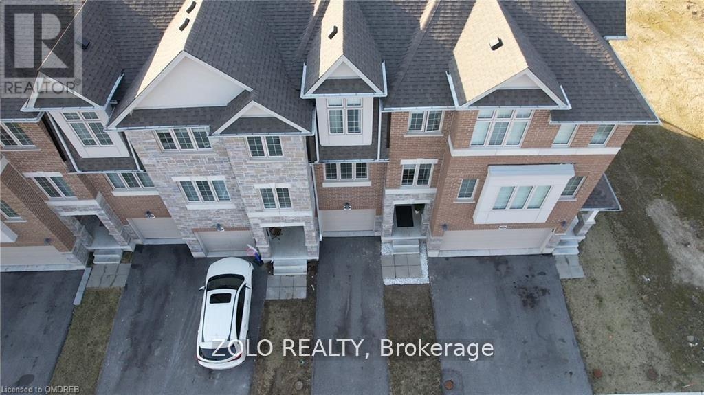Photo 9 of 106 Monarch Woods Drive, Kitchener ON