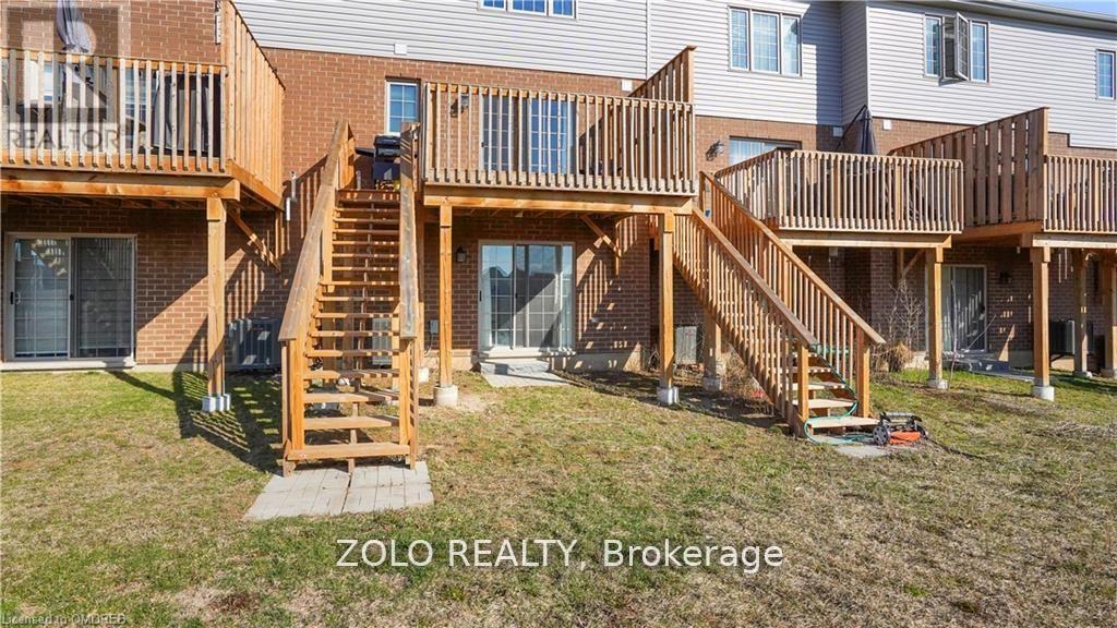 Photo 6 of 106 Monarch Woods Drive, Kitchener ON