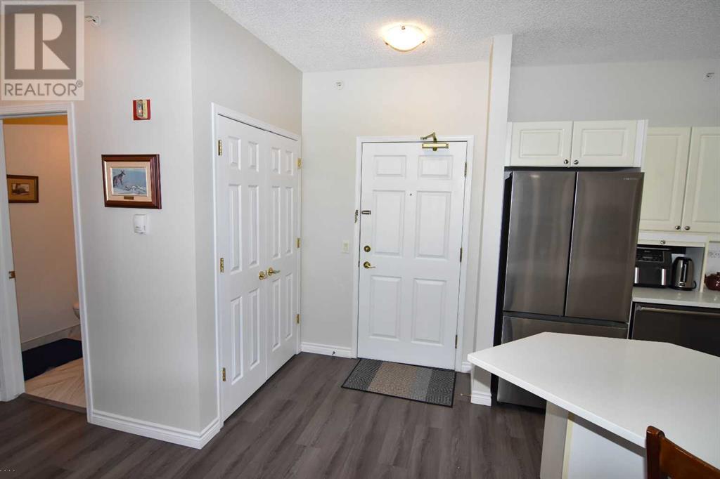 Single Family House for Sale in    Street SW Shawnee Slopes Calgary 