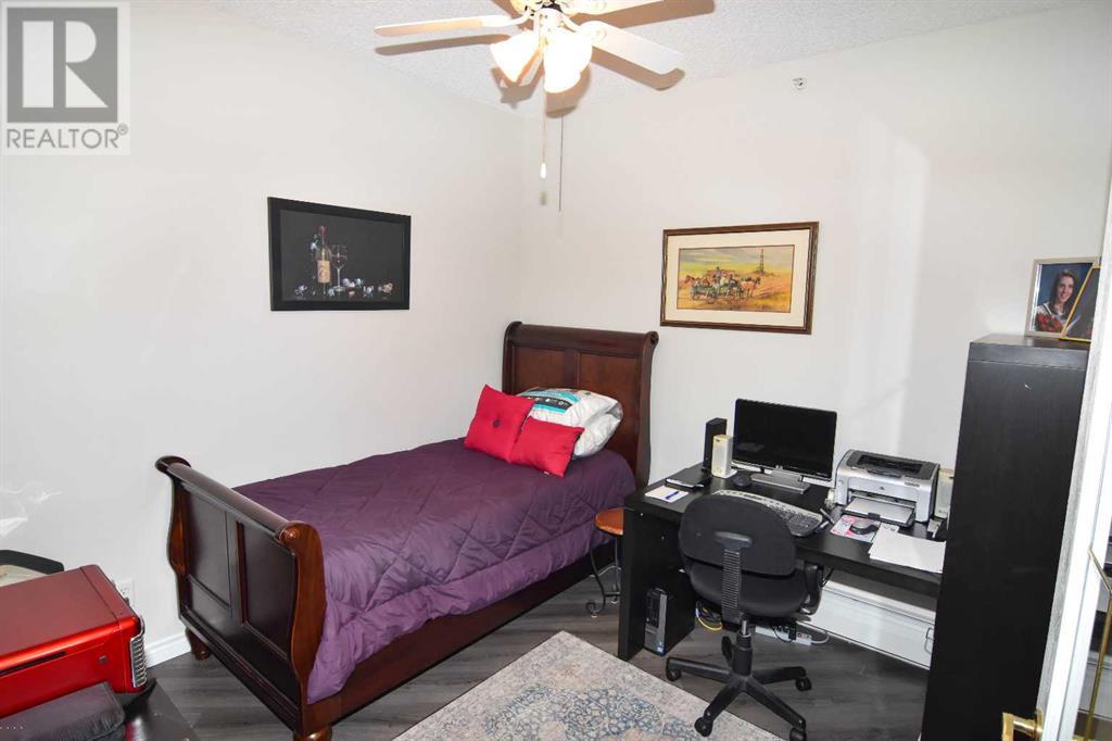 Single Family House for Sale in    Street SW Shawnee Slopes Calgary 