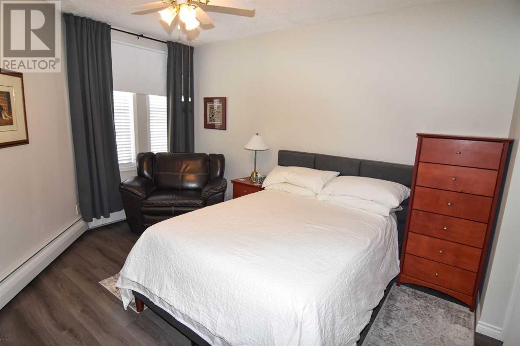Single Family House for Sale in    Street SW Shawnee Slopes Calgary 