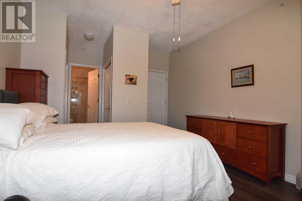 Single Family House for Sale in    Street SW Shawnee Slopes Calgary 
