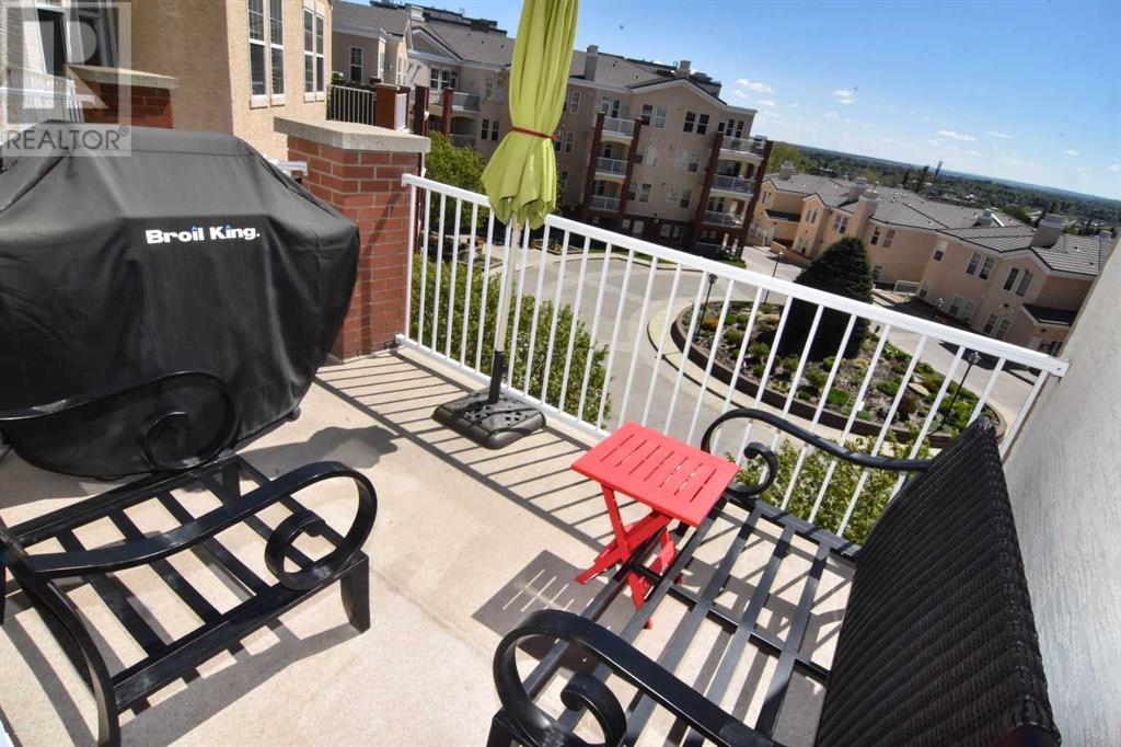 Single Family House for Sale in    Street SW Shawnee Slopes Calgary 