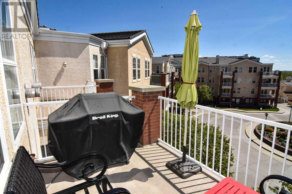 Single Family House for Sale in    Street SW Shawnee Slopes Calgary 
