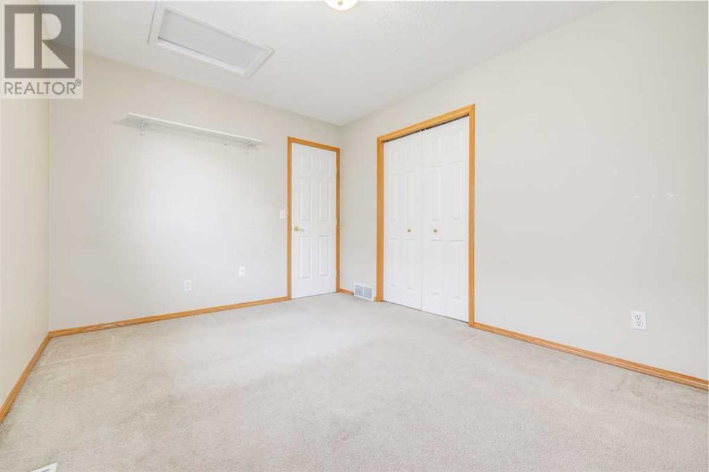 Single Family House 4 Level for Sale in  Erin Grove SE Erin Woods Calgary 