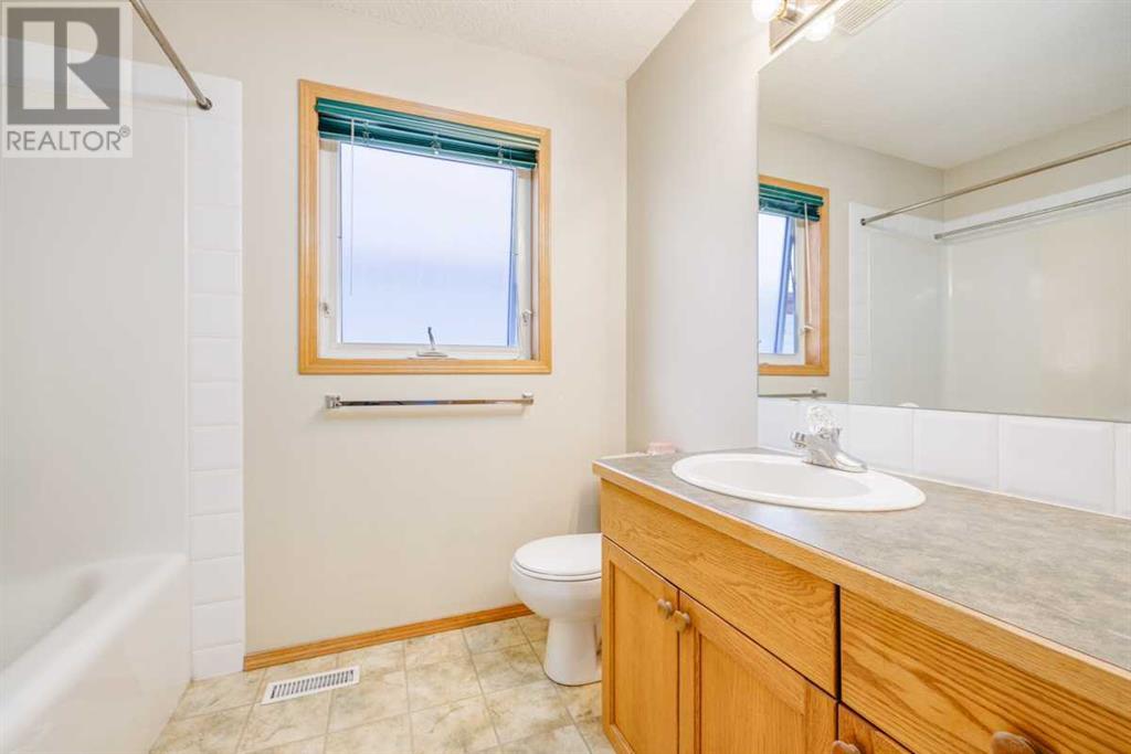 Single Family House 4 Level for Sale in  Erin Grove SE Erin Woods Calgary 