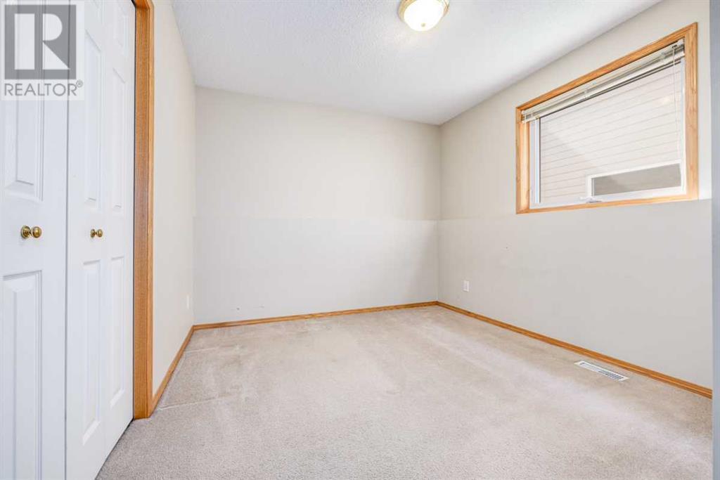 Single Family House 4 Level for Sale in  Erin Grove SE Erin Woods Calgary 