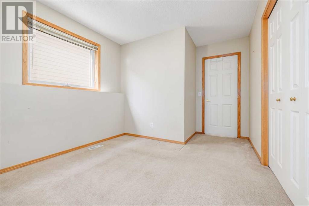 Single Family House 4 Level for Sale in  Erin Grove SE Erin Woods Calgary 