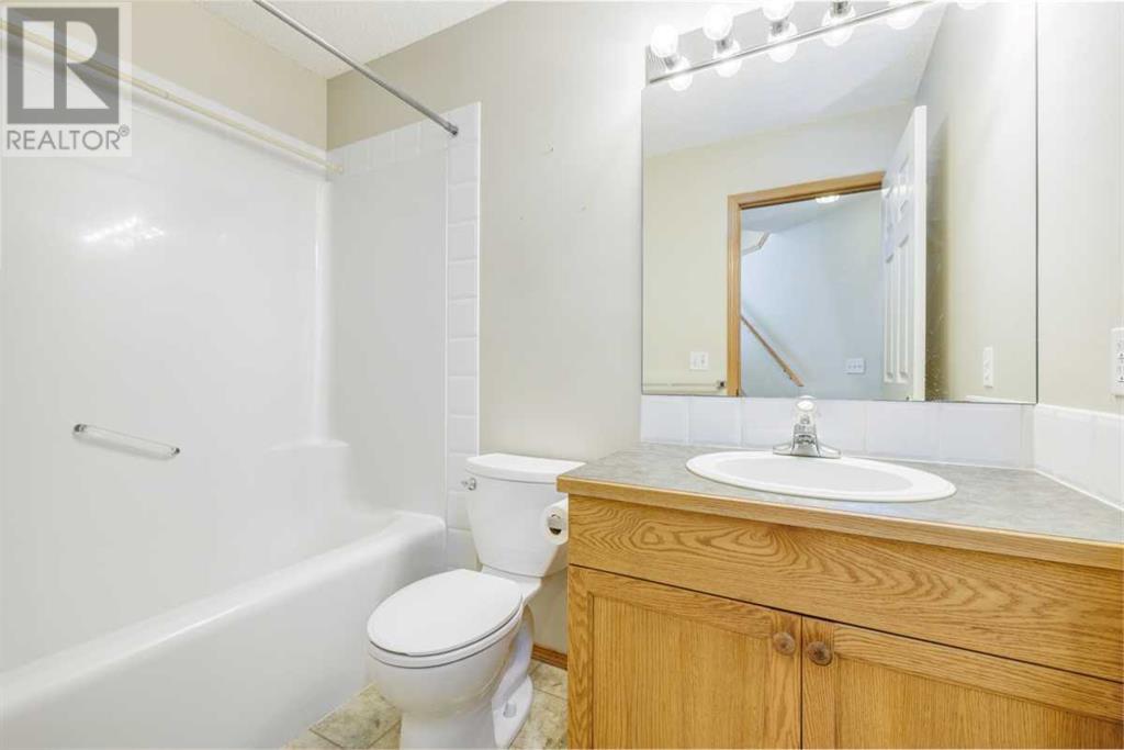Single Family House 4 Level for Sale in  Erin Grove SE Erin Woods Calgary 