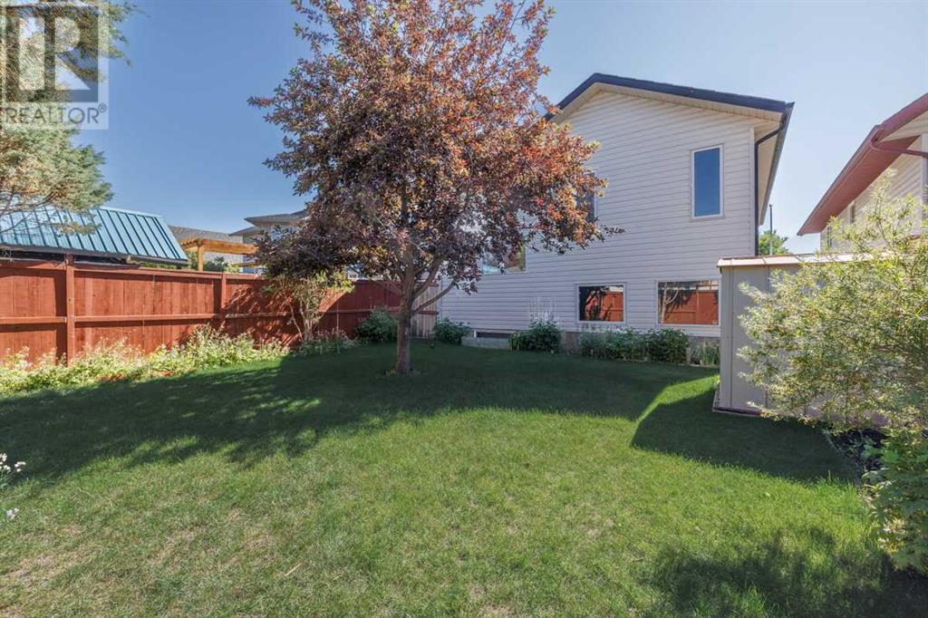Single Family House 4 Level for Sale in  Erin Grove SE Erin Woods Calgary 