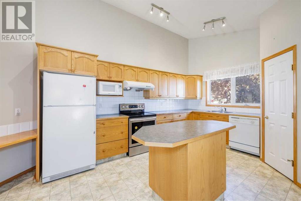 Single Family House 4 Level for Sale in  Erin Grove SE Erin Woods Calgary 