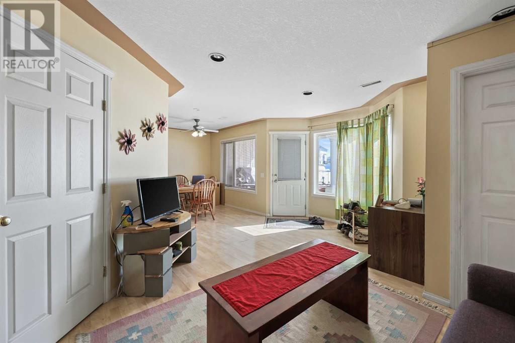Single Family House for Sale in  Coral Shores Cape NE Coral Springs Calgary 